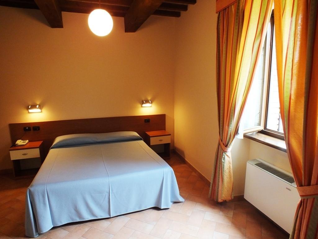 Hotel Santa Chiara Sant'Angelo in Vado Bilik gambar